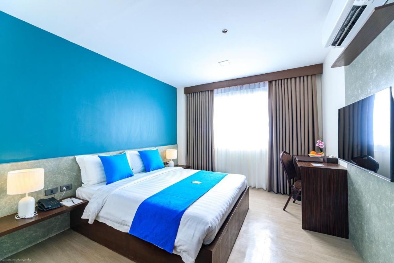 Deluxe Queen Room